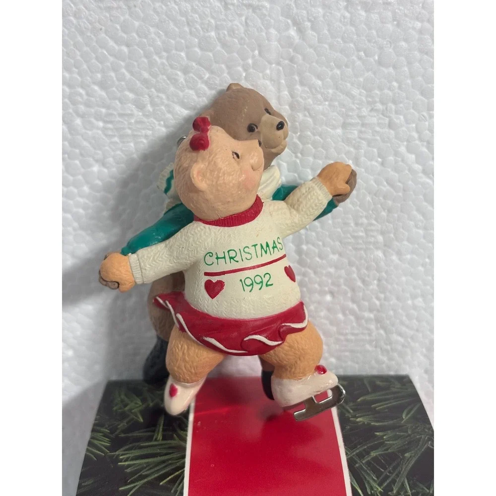 Hallmark Keepsake Ornament Love to‎ Skate Christmas 1992 Bear Couple Ice Skating